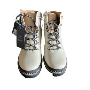 Universal Thread Kira lace up hiking boots NWT. Size 9